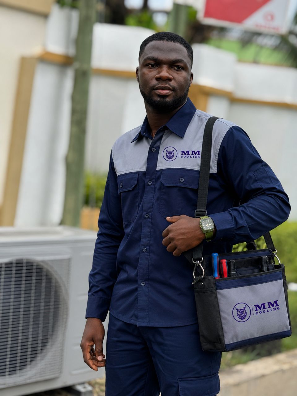 MM Cooling technician with tool bag
